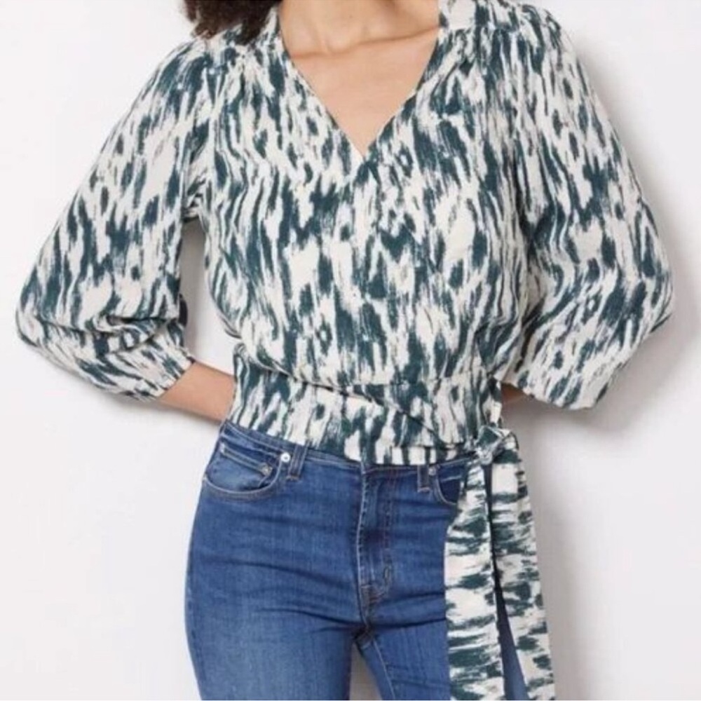 Evereve Carson Faux Wrap Top in Green and White Ikat Print Size S